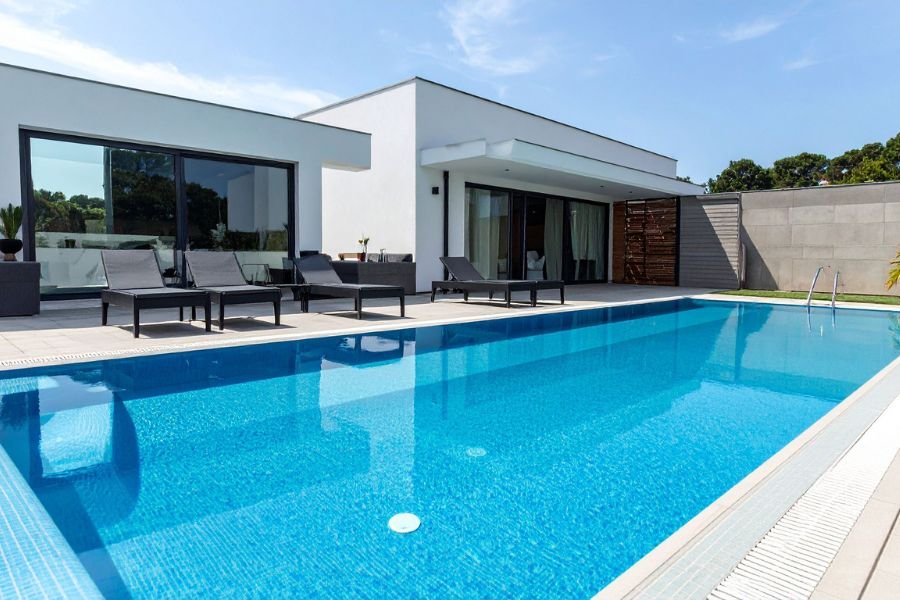 What Is a Saltwater Pool