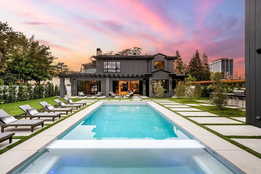 Choosing The Best Tile For Florida Pools